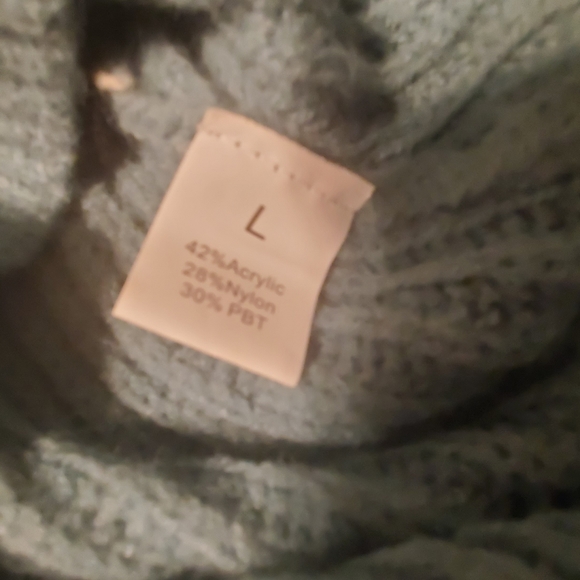 Ladies V-neck Sweater Top - Picture 2 of 2